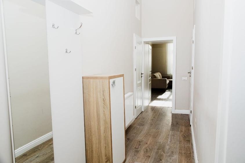 Apartament cu 2 camere semidecomandat, mobilat în Sinaia