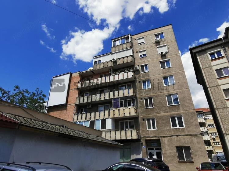 Apartament cu 4 camere decomandat în Decebal