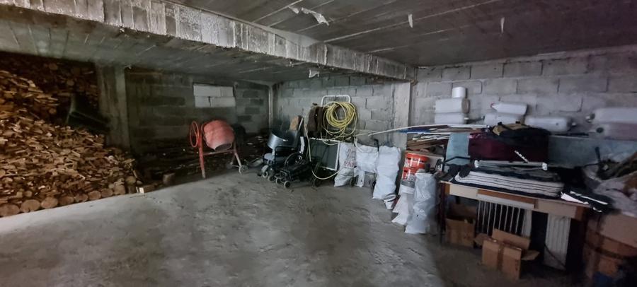 Casă individuală cu 4 camere cu Teren 1400 Mp în Cervicești