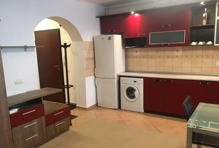 Apartament cu 3 camere semidecomandat, mobilat în Aviației