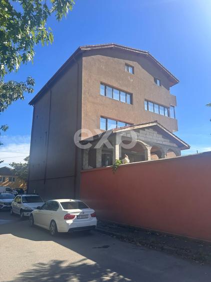 Casă individuală cu 12 camere cu Canalizare în Giulești