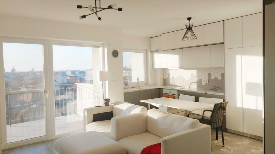 Apartament cu 2 camere decomandat în Central
