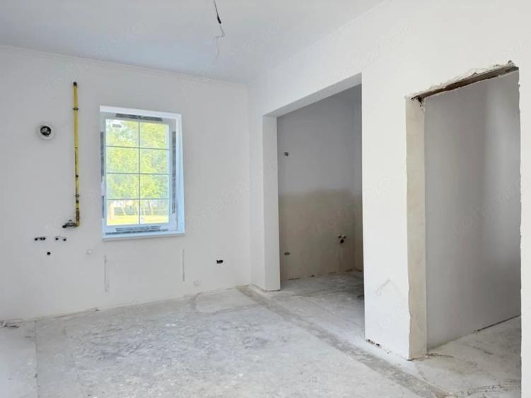 Casă cu 3 camere cu Teren 1500 Mp în Iosia
