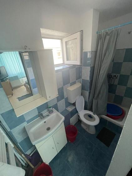 Apartament cu 2 camere nedecomandat, mobilat în Tomis Nord