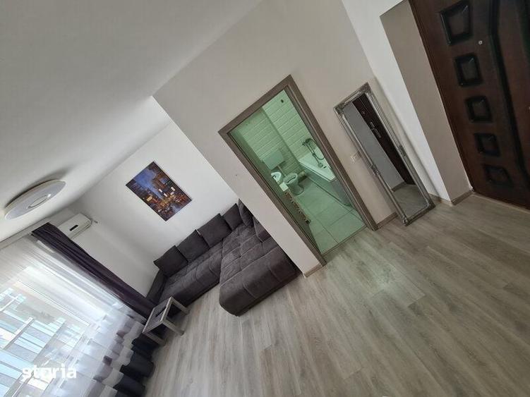 Garsonieră decomandată în Titan