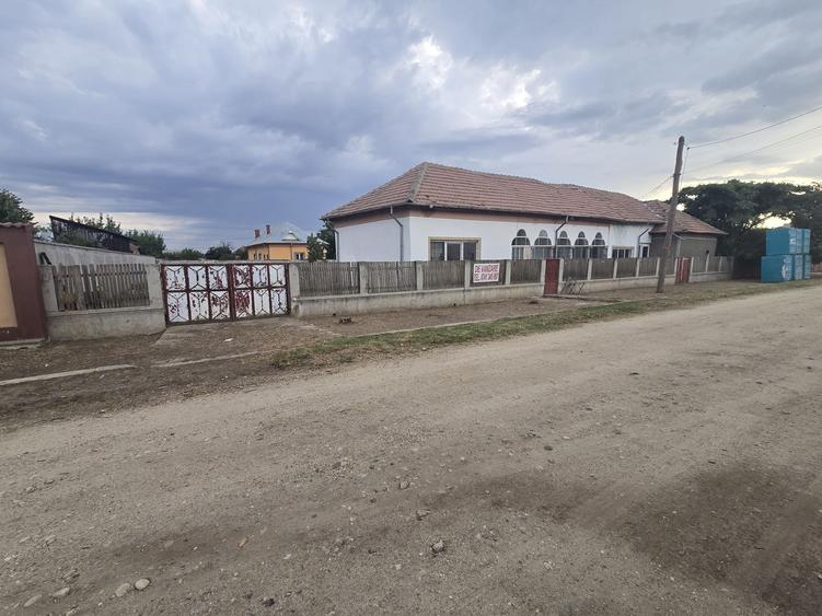 Casă cu 3 camere în Central