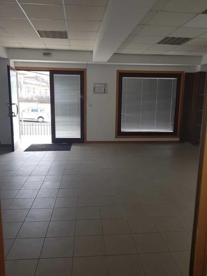 Spațiu comercial, de 77 mp, în Dobroești