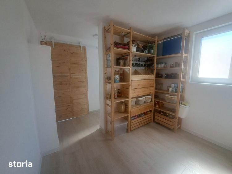 Casă cu 4 camere cu Teren 433 Mp în Sânmihaiu Român