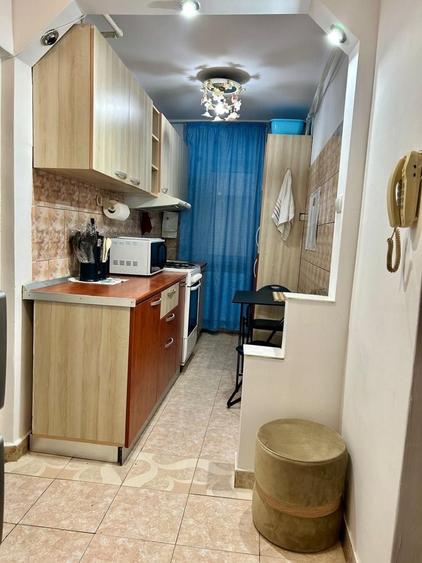 Apartament cu 2 camere semidecomandat în Mioriței