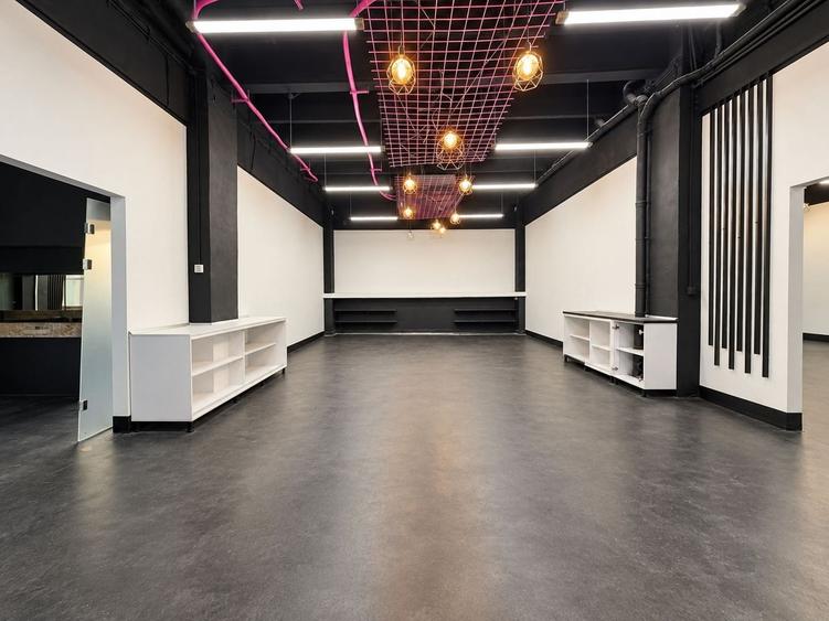 Spațiu comercial, de 200 mp, în Panduri