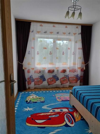 Apartament cu 3 camere decomandat în Nicolina