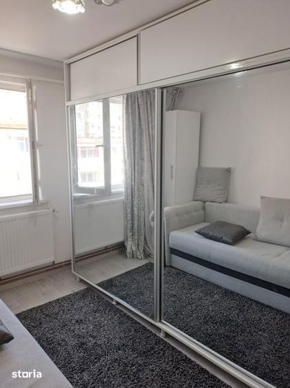 Apartament cu 3 camere în Craiovița Nouă