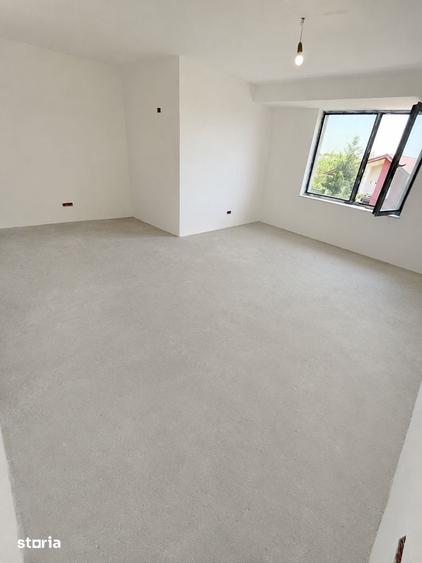 Casă cu 9 camere cu Teren 660 Mp în Domnești