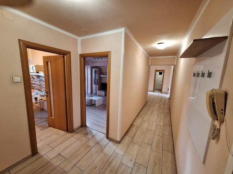 Apartament cu 3 camere decomandat în Colentina