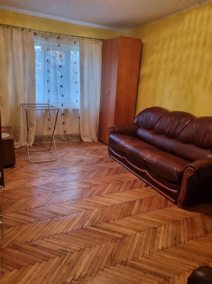 Apartament cu 3 camere decomandat în Popa Șapcă