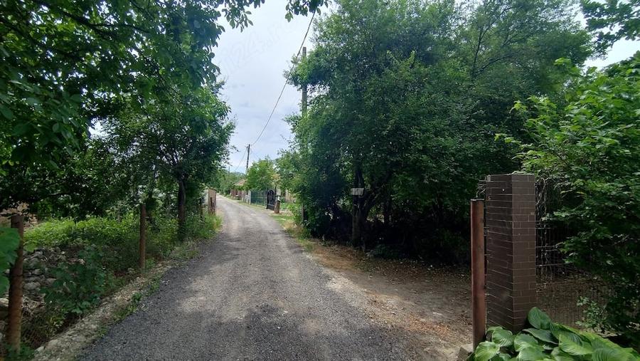 Teren de 2200 mp, în Olteni
