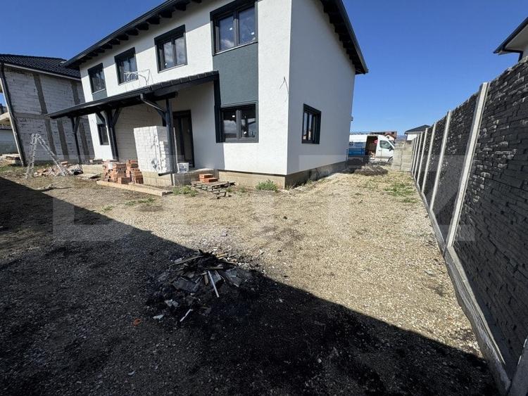 Duplex cu 4 camere cu Teren 250 Mp în Micești