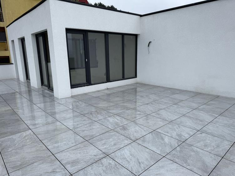 Duplex cu 5 camere cu Canalizare în Grigorescu