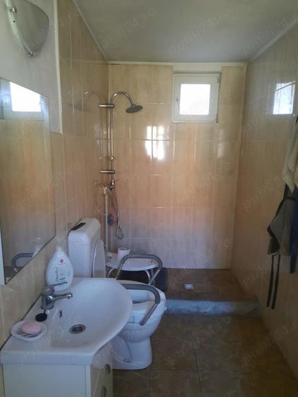 Casă cu 5 camere în Făncica