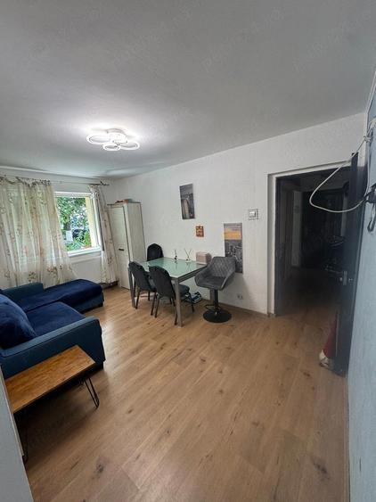 Apartament cu 3 camere semidecomandat în Ostroveni