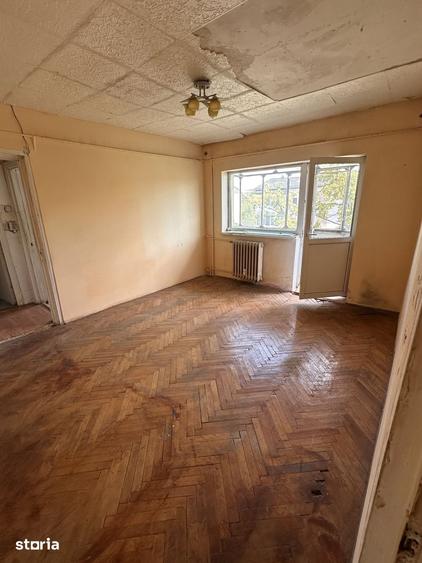 Apartament cu 3 camere semidecomandat în Central