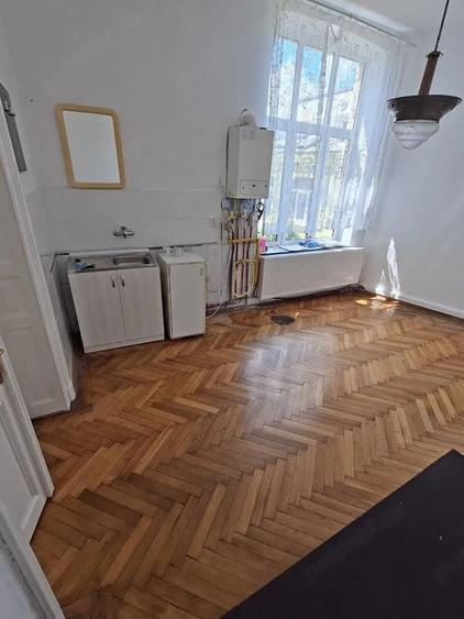 Spațiu comercial, de 183 mp, în Central