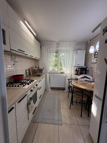 Apartament cu 3 camere semidecomandat în Central