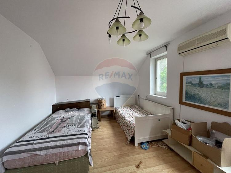 Casă individuală cu 5 camere cu Teren 373 Mp în Bucureștii Noi