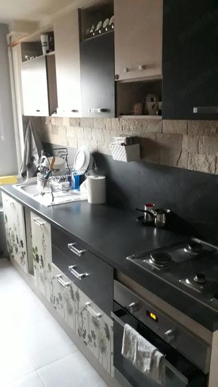 Apartament cu 3 camere semidecomandat în Hipodrom 3