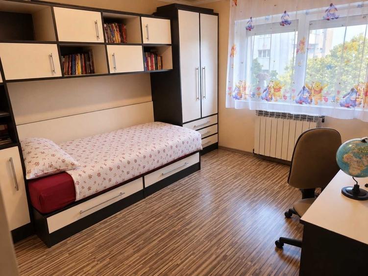 Apartament cu 3 camere decomandat în Carpați 2