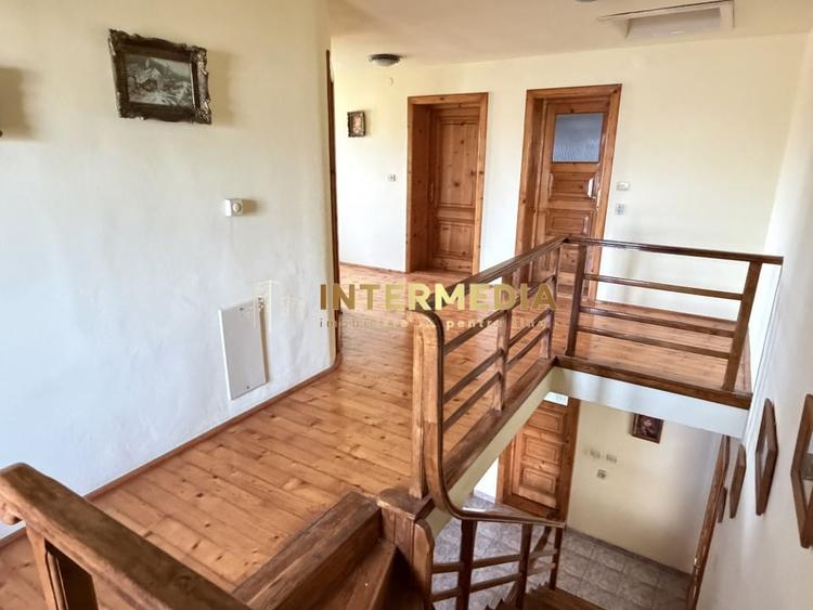 Casă individuală cu 10 camere cu Teren 4100 Mp în Vințu de Jos