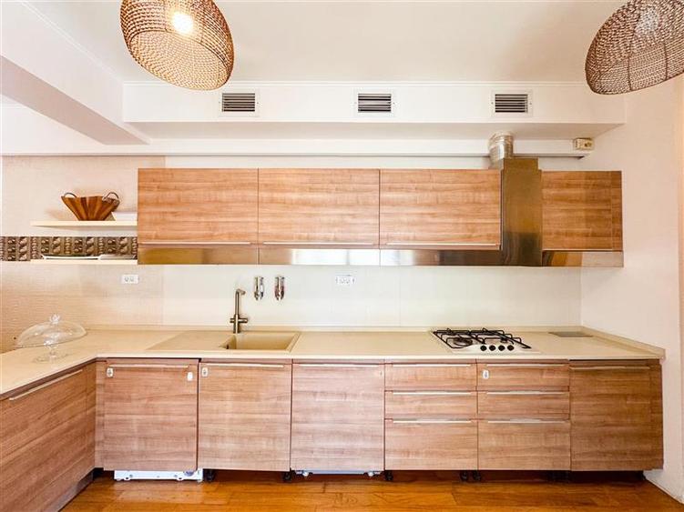 Apartament cu 4 camere decomandat, mobilat în Herăstrău