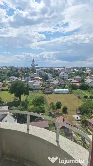 Apartament cu 3 camere decomandat în Obcini