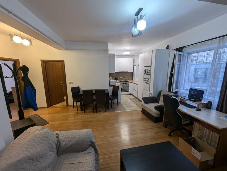 Apartament cu 2 camere semidecomandat în Dosu Bricii