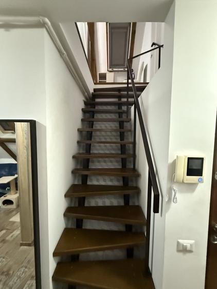 Apartament cu 3 camere semidecomandat, mobilat în Tractorul