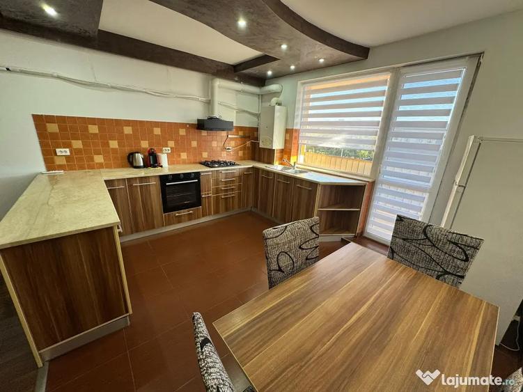 Apartament cu 3 camere decomandat în Sud
