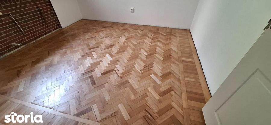 Apartament cu 3 camere în Tei