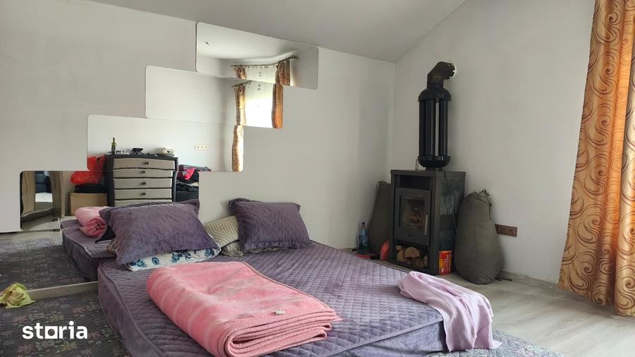 Casă cu 5 camere cu Teren 948 Mp în Central