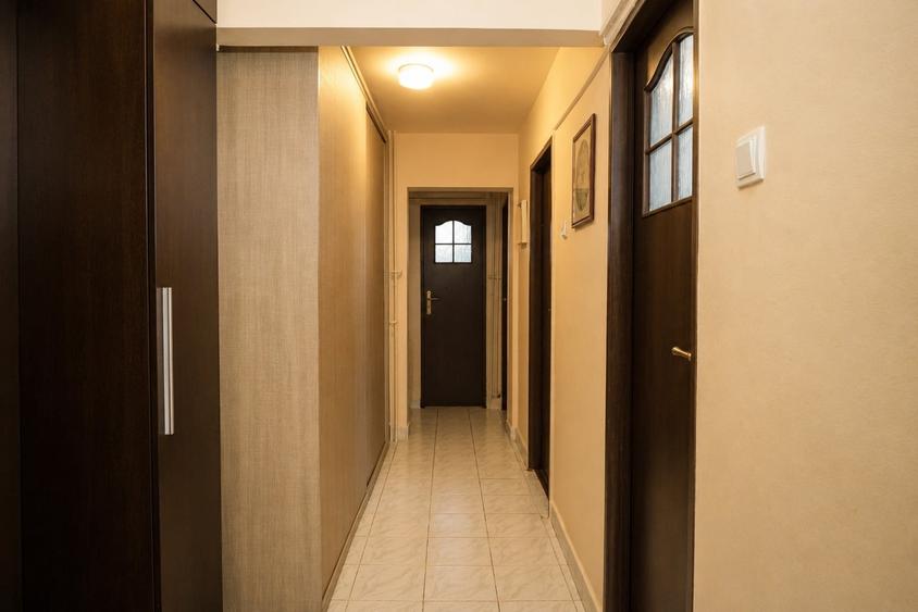 Apartament cu 3 camere decomandat în Inel I