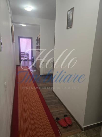 Apartament cu 3 camere decomandat în Florești
