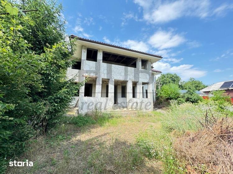 Casă cu 6 camere cu Canalizare în Sascut