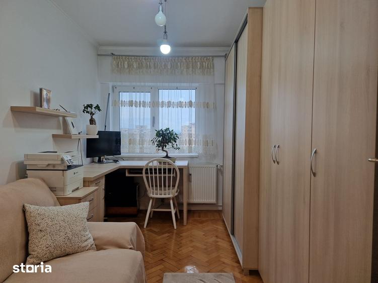Apartament cu 3 camere decomandat în Republicii