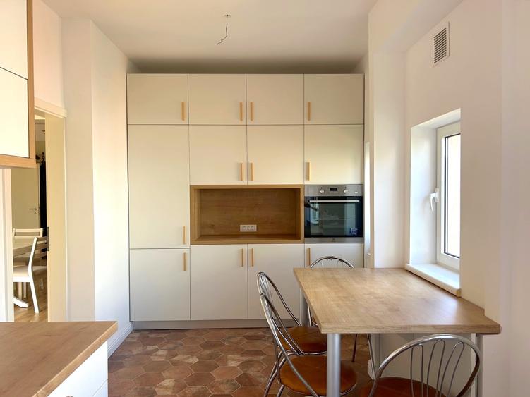 Apartament cu 3 camere în Aviatorilor