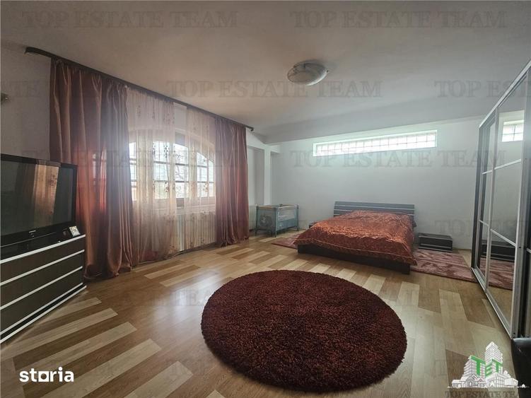 Casă cu 7 camere cu Teren 365 Mp în Km 4