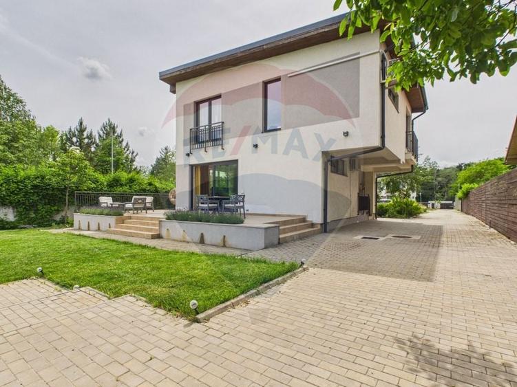 Casă individuală cu 4 camere cu Teren 1000 Mp în Central