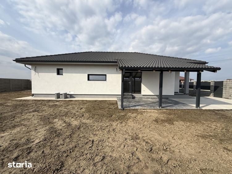 Casă cu 4 camere cu Teren 580 Mp în Sânmihaiu Român