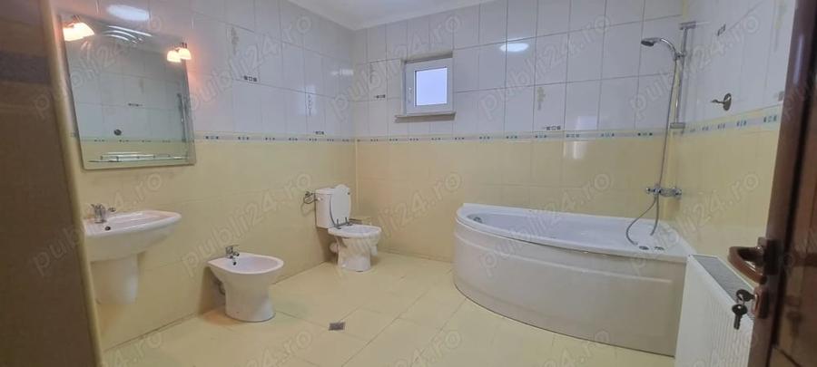 Casă cu 6 camere în Banat