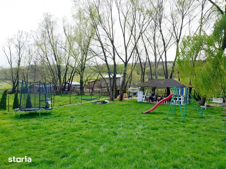 Casă cu 8 camere cu Teren 1270 Mp în Central