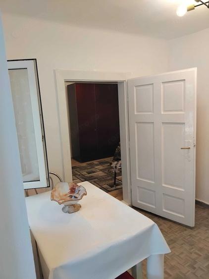 Inchiriez apartament cu o camera, baie si bucatarie utilate, curat proaspat zugravit, apartamentul e - 8
