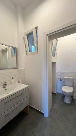 Casă individuală cu 10 camere cu Canalizare în Cotroceni